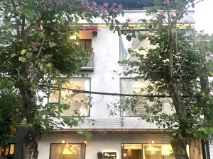 Yuehu Lakeview Guesthouse