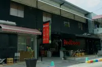RedDoorz Near Alun Alun Madiun Hotel dekat Lapangan gulun kejuron kota madiun