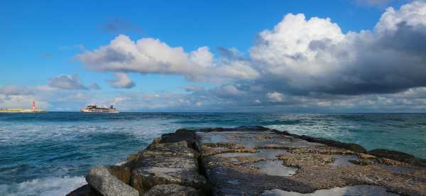 Hotels near Aranaby Beach Playground in Gangneung-si