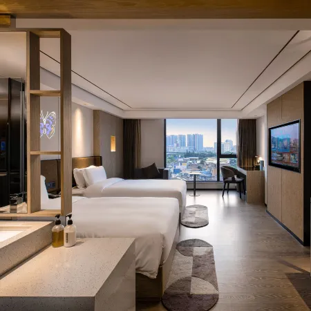 Paco Hotel (North Square Branch of Maoming HSR Station)