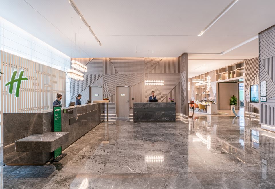 3. 홀리데이 인 시..