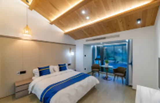 Xinchang Qianxi Hotel