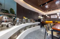 Baiguan Hotel (Jingmen Zhongtian Street. Yintai City Store)