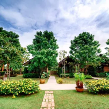 Sawasdee Sukhothai Resort Hoteles cerca de Templo Wat Chetuphon