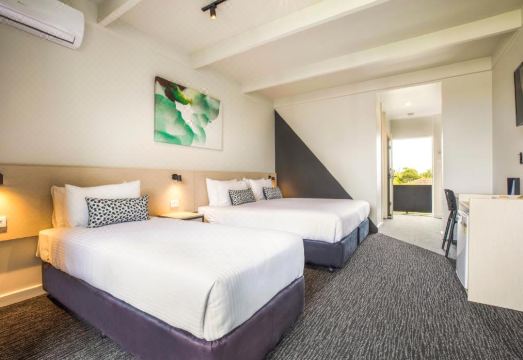 나이트캡 앳 시퍼드 호텔