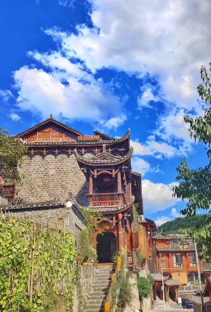 Xuanyuan Viewing Courtyard B&B (Furong Town Scenic Area Branch) Отели рядом с достопримечательностью «Tusi Palace»