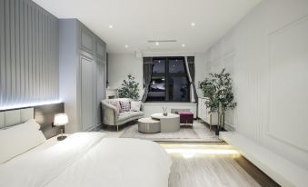Settlement City River View Homestay (Beibin Road, Guanyin Bridge) - Housity
