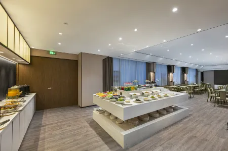 Moshang Light Luxury Hotel (Zhengzhou Zhengdong New District CBD Convention and Exhibition Center) Отели рядом с достопримечательностью «Zhengzhou Library»