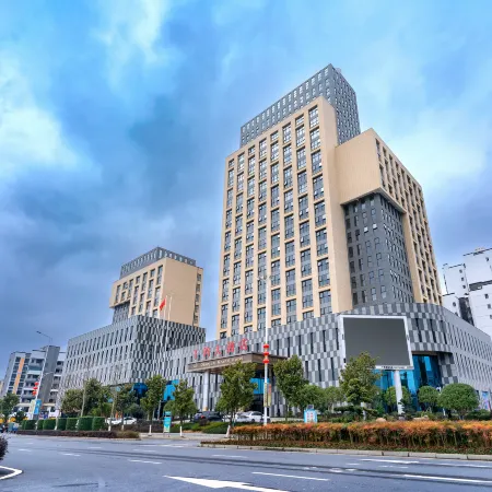 Rucheng Qianjun Grand Hotel