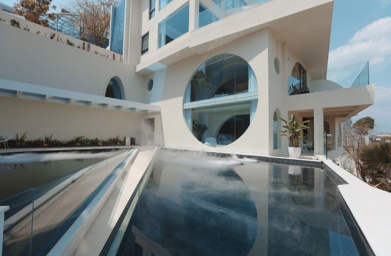 Water flows in moon Hotel photo 2