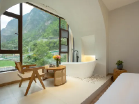 Beautiful Scenery Hotel Hotels in Li County