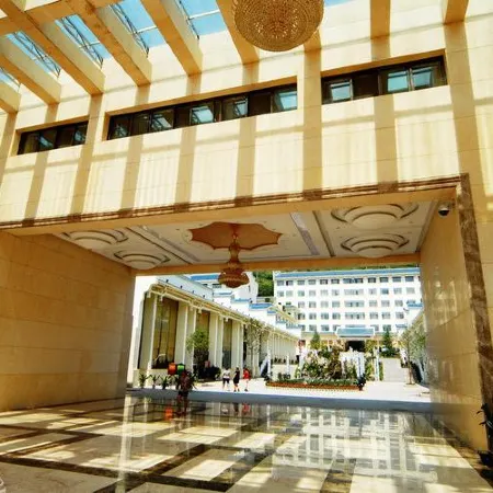 Sun And Moon International  Hotel (Zhenyuan Ancient Town Branch)
