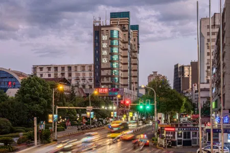Home Inn NEO (Pingxiang Lvyin Square Pedestrian Street Shop) Отели рядом с достопримечательностью «Anyuan Miners' Strike Memorial Hall»