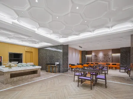 Vienna International Hotel (Bengbu Wanda Store) Отели рядом с достопримечательностью «Anhui University of Science and Technology (Longhu Campus)»