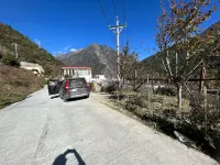 Shiyihao Shanju (Kangding Liuliucheng Branch) - parking
