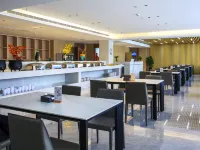 Huaxin Civil Aviation Hotel (Xinyang East High-speed Railway Station)