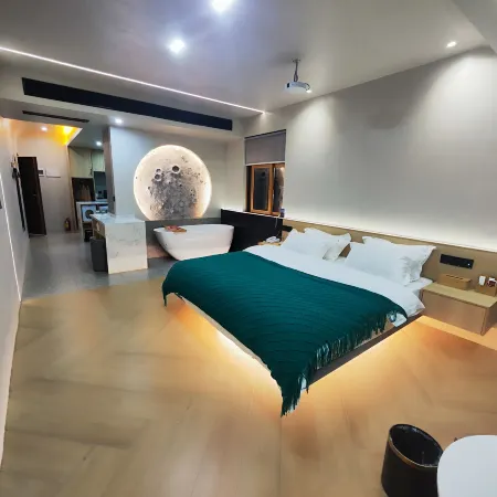 Shuangqi Bieyuan Homestay (Panzhou Gymnasium)