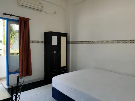 OYO 93412 Kost Irma Syariah Near Uptd Smp Negeri 8 Parepare Отели в г. Bacukiki