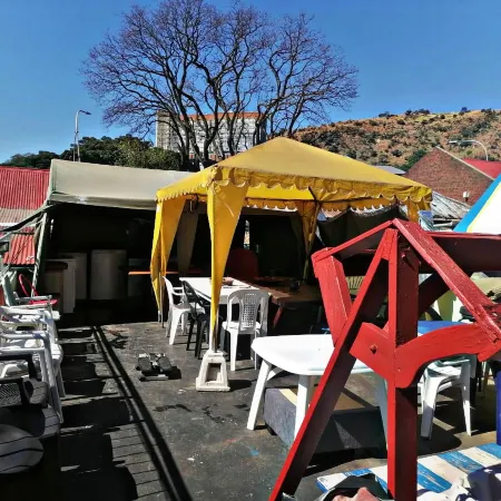 Valley Center Guest House Отели рядом с достопримечательностью «Торговый центр Killarney»