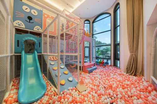 Yunxi · Summer Family-Friendly Stargazing Pool Children's Castle Theme Retreat