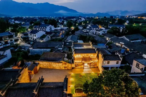 Rufeng Chinese Inn (Taohua Tan Scenic Area)