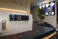 樂喜江景酒店（樂山上中順美食街店） 樂山大佛景區酒店