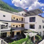 Cizhong Zangxiangge Homestay Hotel in zona Baima Snow Mountain