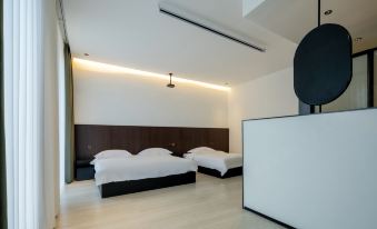 5. Courtyar..