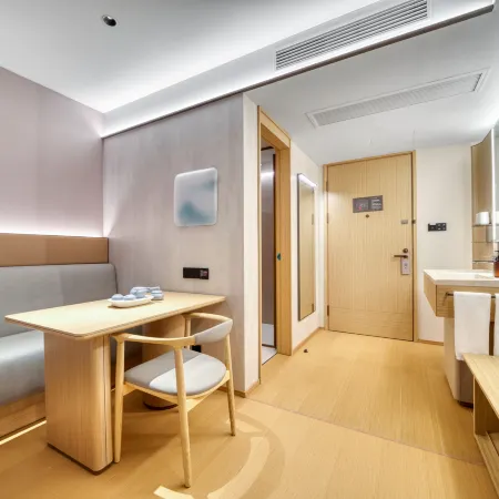 Ji Hotel (Ningbo Tianyi Square Sanjiangkou) Отели рядом с достопримечательностью «Комплекс «Башня барабана Нинбо»»