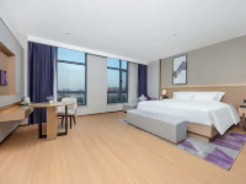 Lavande Hotel (Shuo-Huang Railway Suning North Station) فنادق في سونينغ
