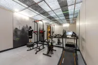 GreenTree lnn (Yulin Golden City Center Pedestrian Street Store) - Gym