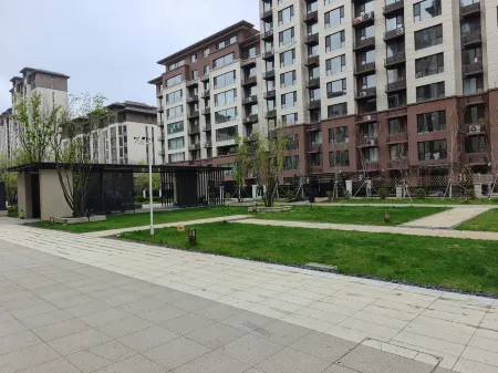 9520 High-End Garden Courtyard Homestay (Meihekou Northeast Sleepless City Hailong Lake Branch) Отели рядом с достопримечательностью «Meihekoushi Zhangbai Mountain Botanical Garden»