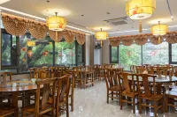 陽朔古榕菲麗利民宿（20元人民幣背景興坪古鎮）