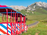 Yungu Huahai Camping Hotel (Gaxiu Yungu Scenic Area) فنادق في لوتشو