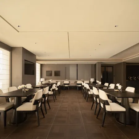 Xuzhou Pengcheng Square Xuyi Affiliated Hospital Subway Station Atour Hotel