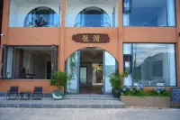 Yuehu Yujing (Lugu Lake Scenic Area Daluoshui) - balcon