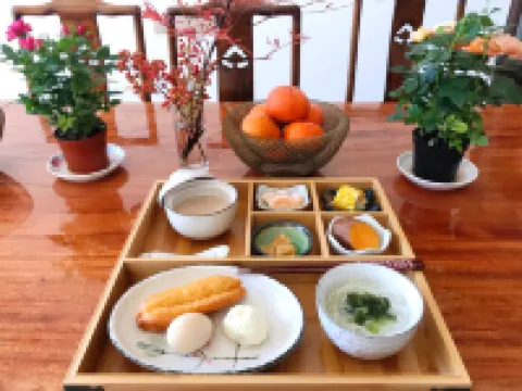 Yunshang Time Mountain View Hot Spring Resort Homestay (Yuanxiang Branch)