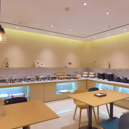Chengshi Bianjie Hotel (Golmud Salt Lake Plaza)