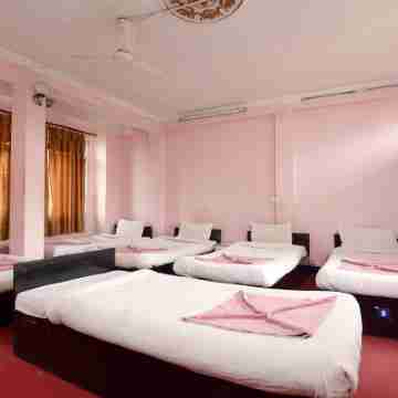 Hotel Silver Home - Hostel Rooms