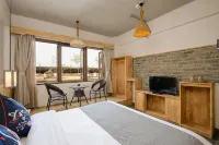 Long lnn - balcony