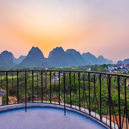 Yangshuo Yulong River Castle