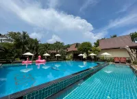 Phi Phi Villa Resort - Pool