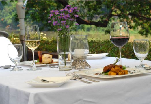 핑 나카라의 클래식한 실내