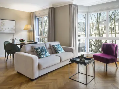 Warwick Reine Astrid - Lyon Hotels near Place Louis Pradel