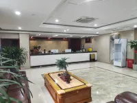楓柏電競飯店（南一中日月路店）
