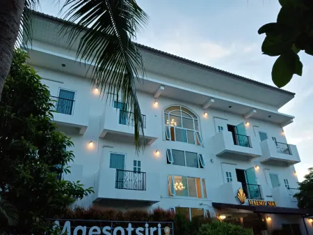Maesot Siri Отели рядом с достопримечательностью «Wat Don Kaeo»