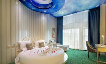 Madolen Hotel (Xichang Wetland Qionghai Park) - Housity