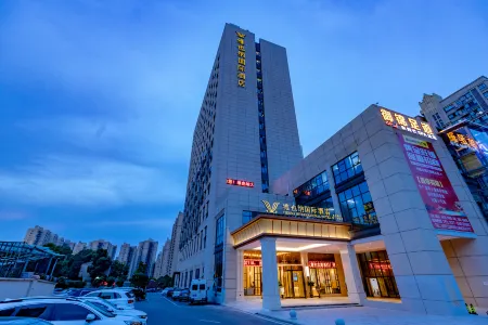 Vienna International Hotel (Wuhan Miaoshan Institute of Technology) Отели рядом с достопримечательностью «Tanxinpei Park»
