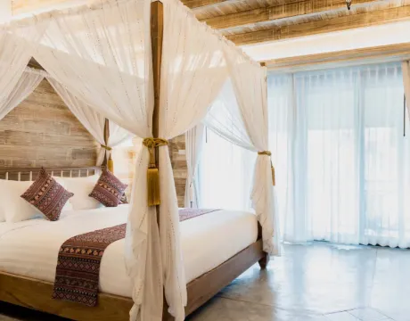 ห้องลานนาดีลักซ์เตียงใหญ่ริมสระว่ายน้ำ