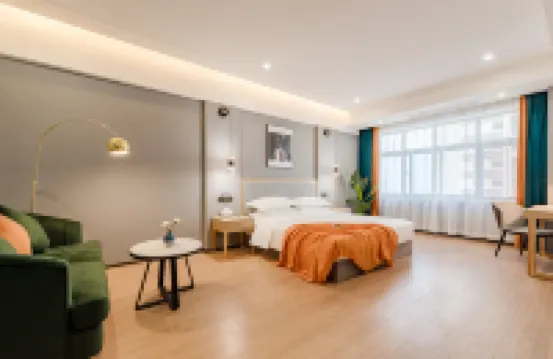Lotang Hotel (Luoyang Baolong City Plaza store)